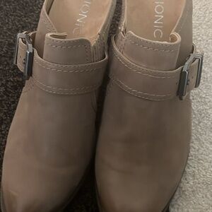 Vionic bootie